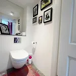 One Bedroom Basement Flat In Canynge Square