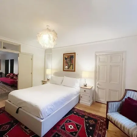 One Bedroom Basement Flat In Canynge Square Apartmán