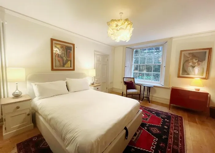 One Bedroom Basement Flat In Canynge Square Апартаменти *