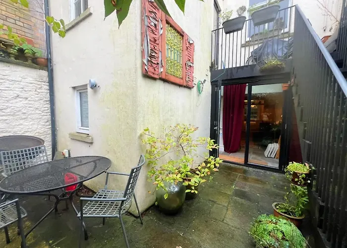 One Bedroom Basement Flat In Canynge Square Apartmán *